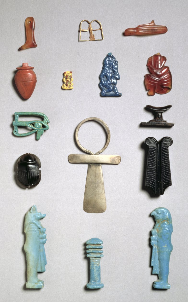 Amulettes égyptiennes, perles et pendentifs (or, faïence et pierres semi-précieuses) - Egyptian