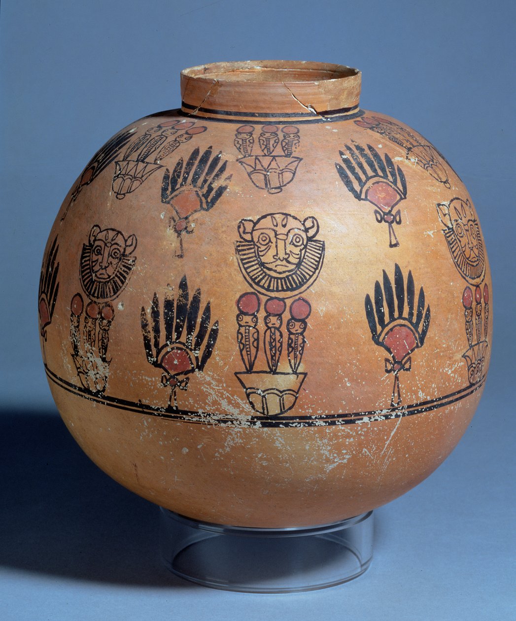 Pot décoré de masques de lion et de déesses cobras sur des fleurs de lotus, de la tombe 1090, Faras, Soudan, 1er-2e siècle AD - Egyptian