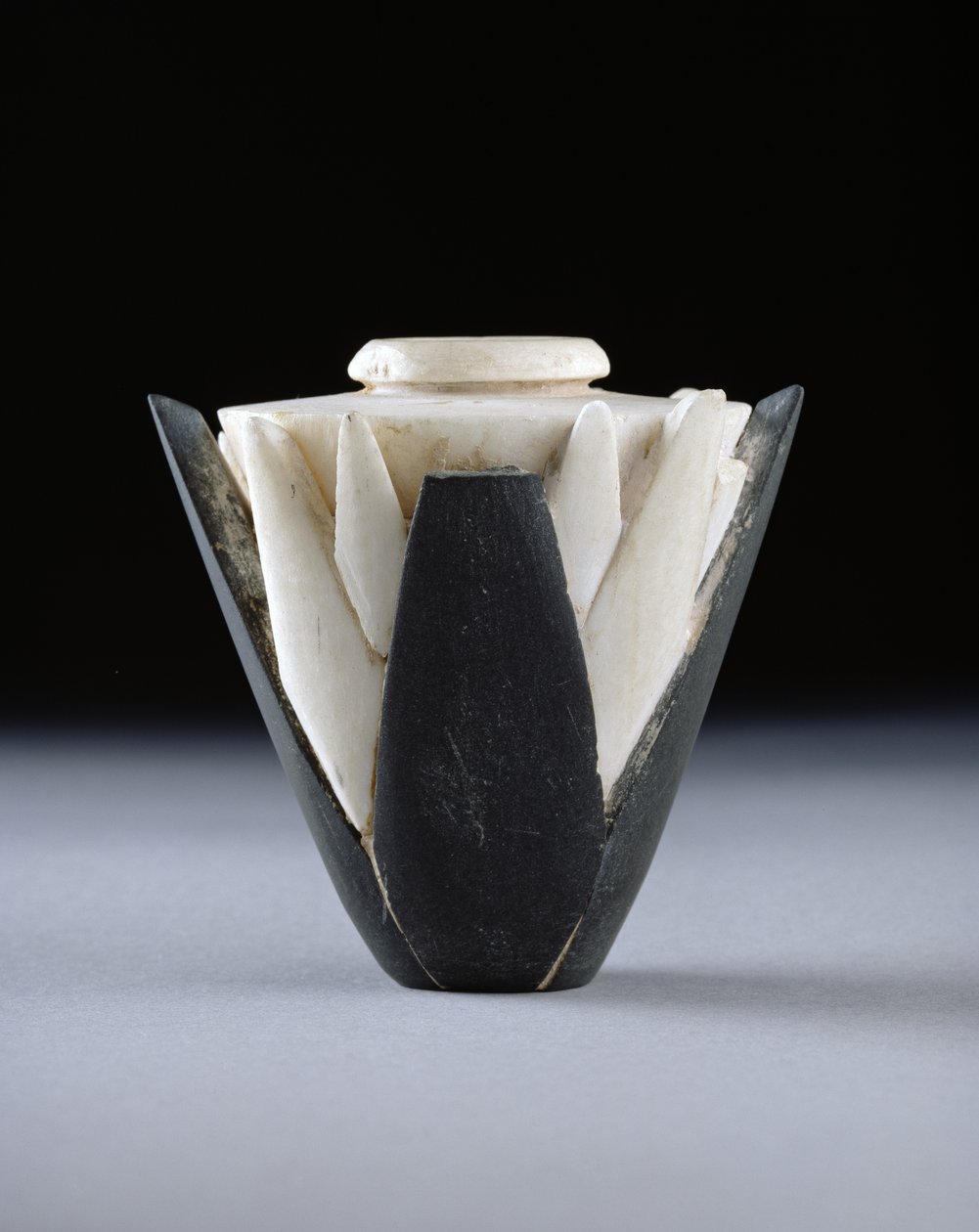 Pot de lotus, période dynastique précoce (vers 2950-2575) - Egyptian