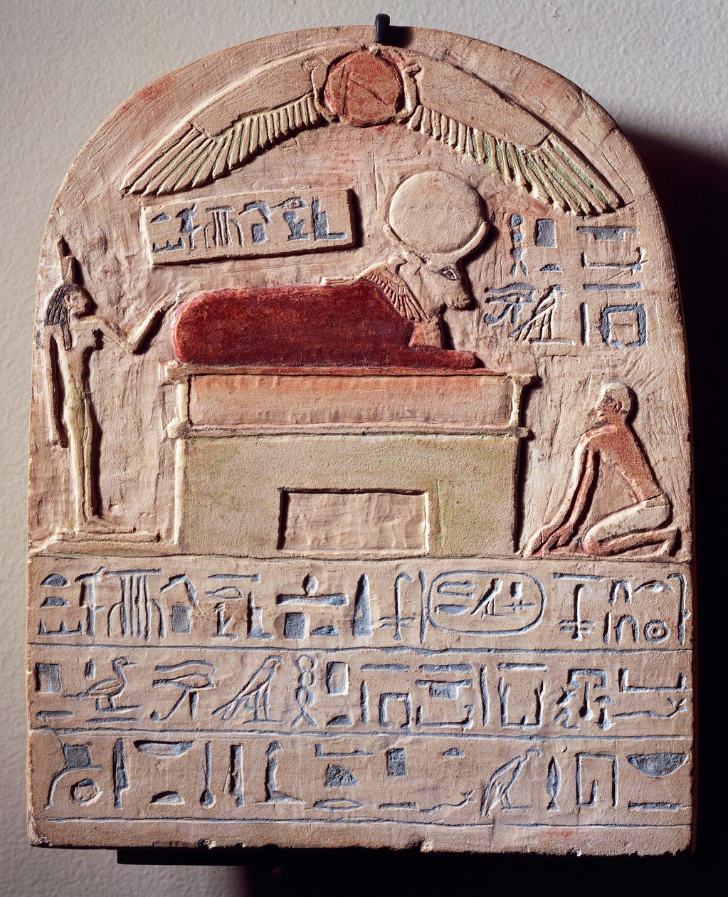 Stèle en calcaire peint du dieu Apis - Egyptian 21st Dynasty