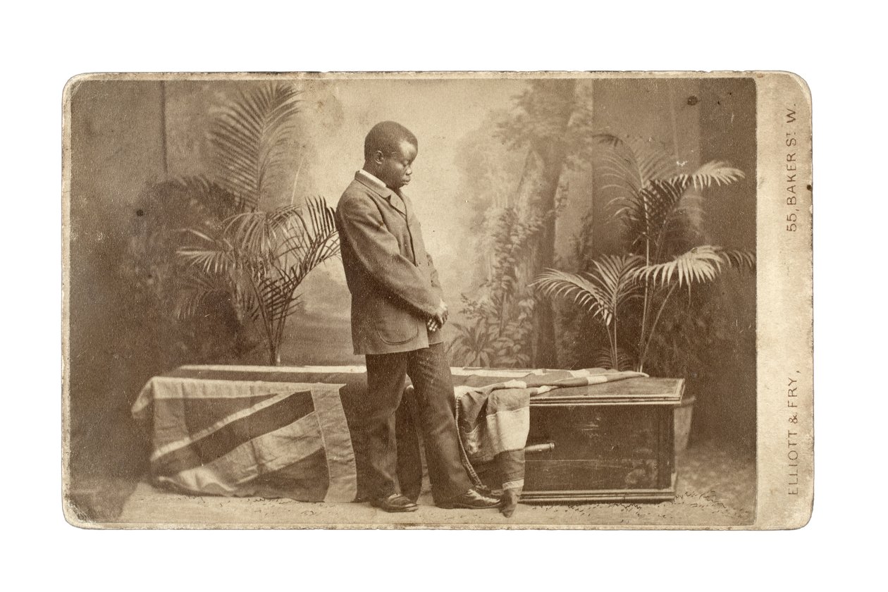 Jacob Wainwright avec le cercueil de Livingstone, Londres, 1874 - Elliott und Fry Studio