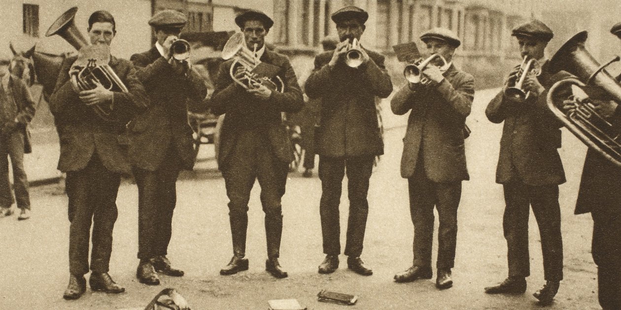 Un groupe de musiciens de rue - English Photographer