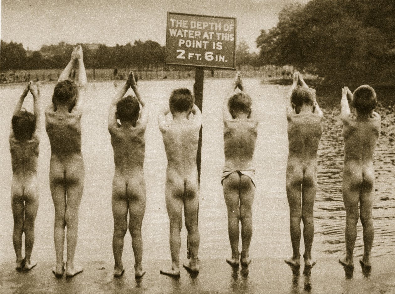 Garçons se baignant dans le parc, Clapham 1926 - English Photographer