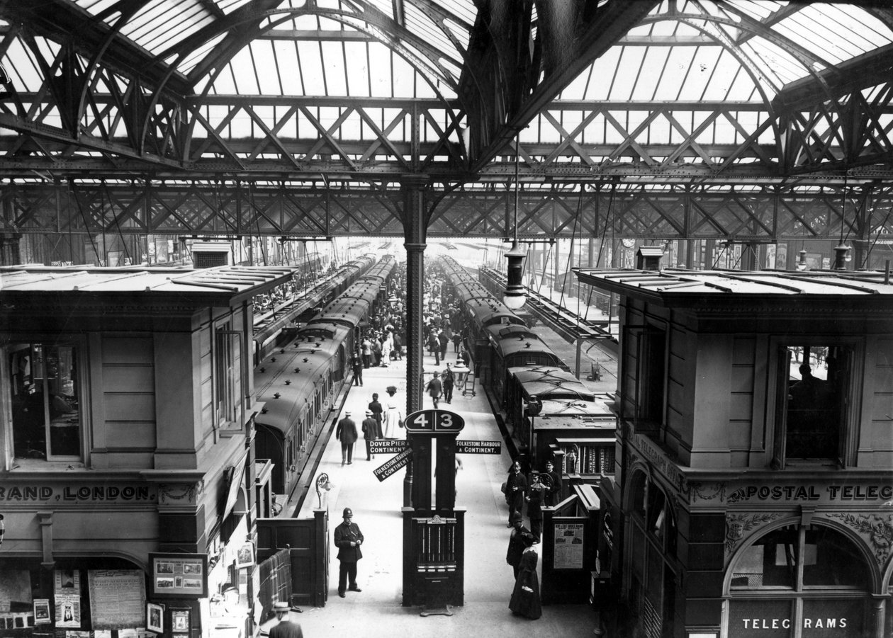 Intérieur de la gare de Charing Cross, Londres, c.1890 - English Photographer