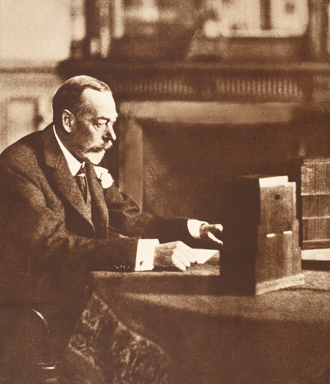 Le roi George diffusant à l