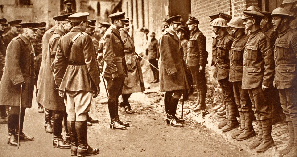 Le roi George avec le 7e Bn. Sherwood Foresters après Bullecourt, mars 1918 - English Photographer