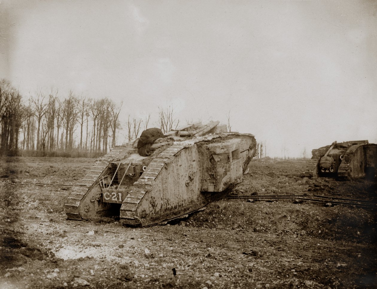 Chars Mk II entrant en action à Arras, 1917 - English Photographer