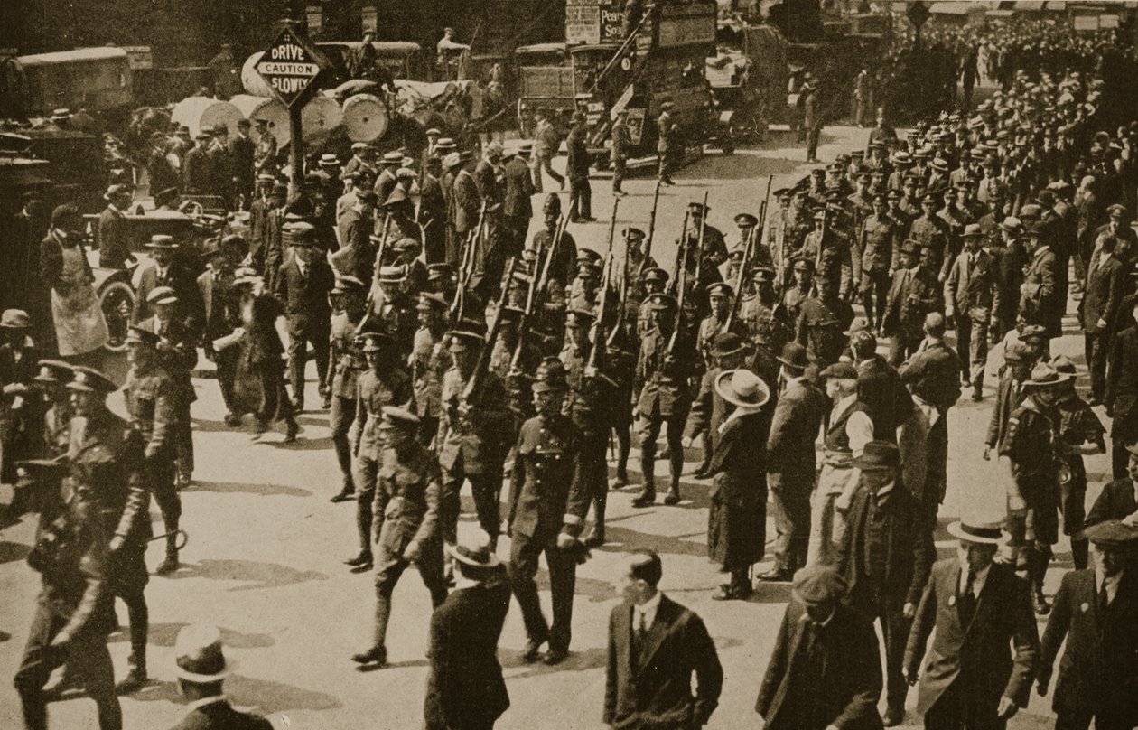 Le retour des fusiliers de Londres après de splendides services en France, 1919 - English Photographer
