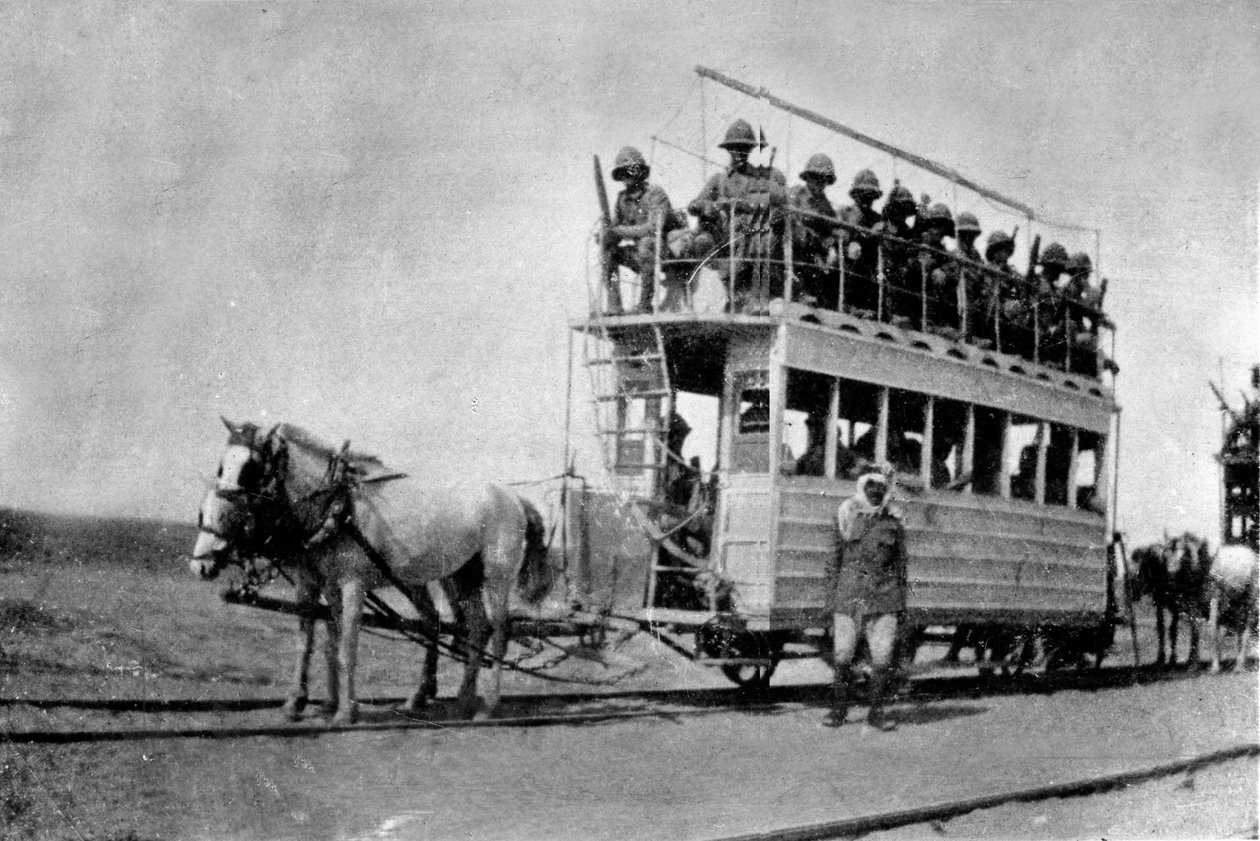 Tram tiré par des chevaux, en route vers Kut - English Photographer