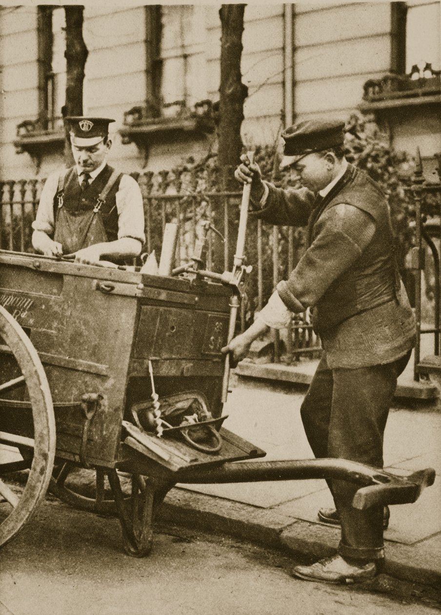 Deux installateurs de gaz londoniens - English Photographer
