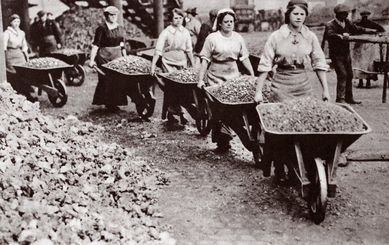 Femmes au travail pendant la Grande Guerre - English Photographer