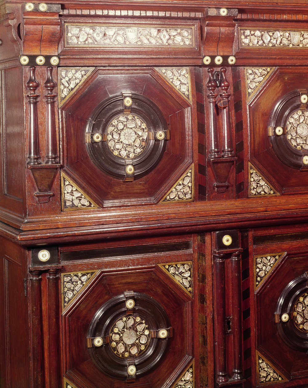 Buffet (chêne incrusté de nacre et d