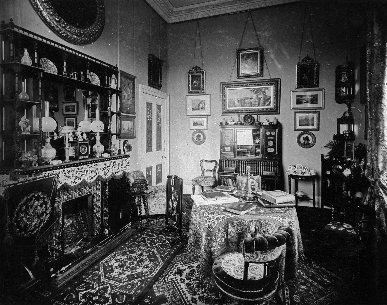 Salle dans la Villa Hohenlohe, Baden-Baden - English Photographer