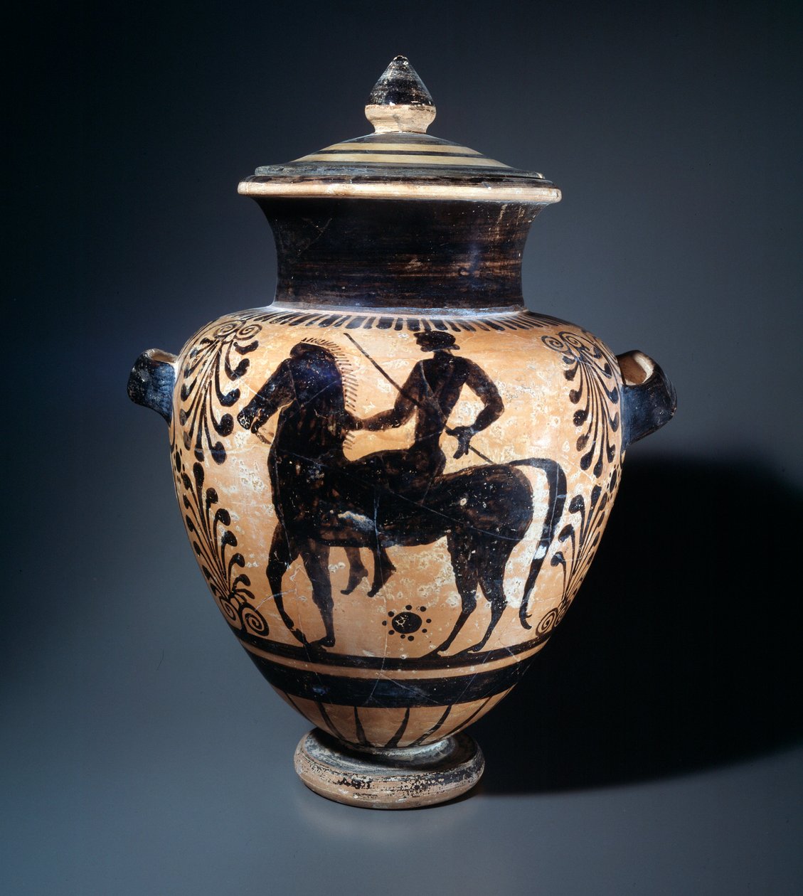 Stamnos en terre cuite représentant un cavalier, 500-490 av. J.-C. - Etruscan