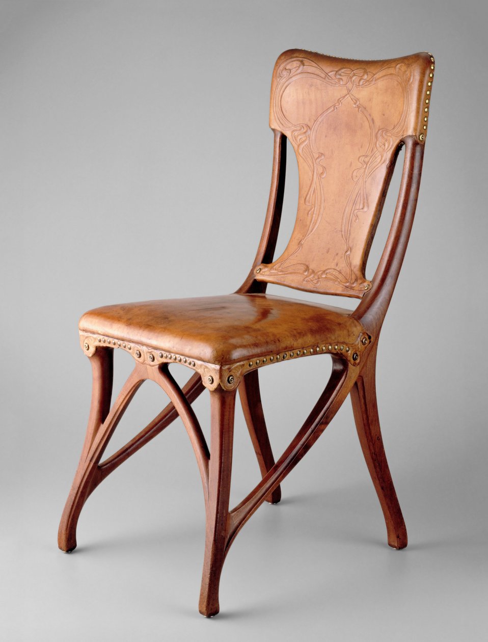 Chaise latérale, 1900 (noyer, cuir et clous en laiton) - Eugene Gaillard