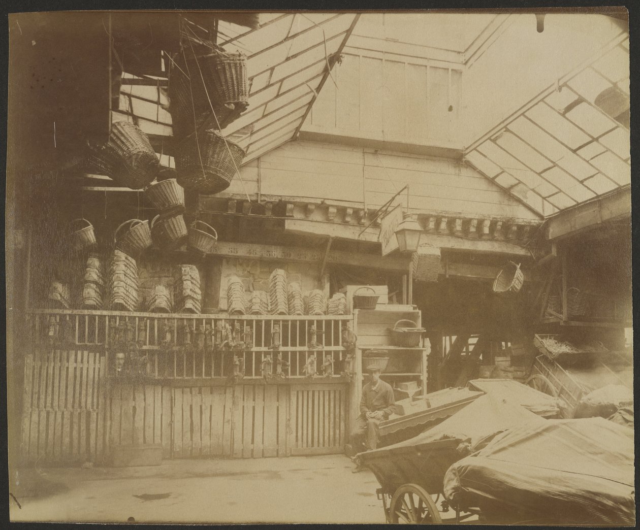 Hôtellerie du Heaume, 5 Rue Pirouette (1°) - Eugène Atget