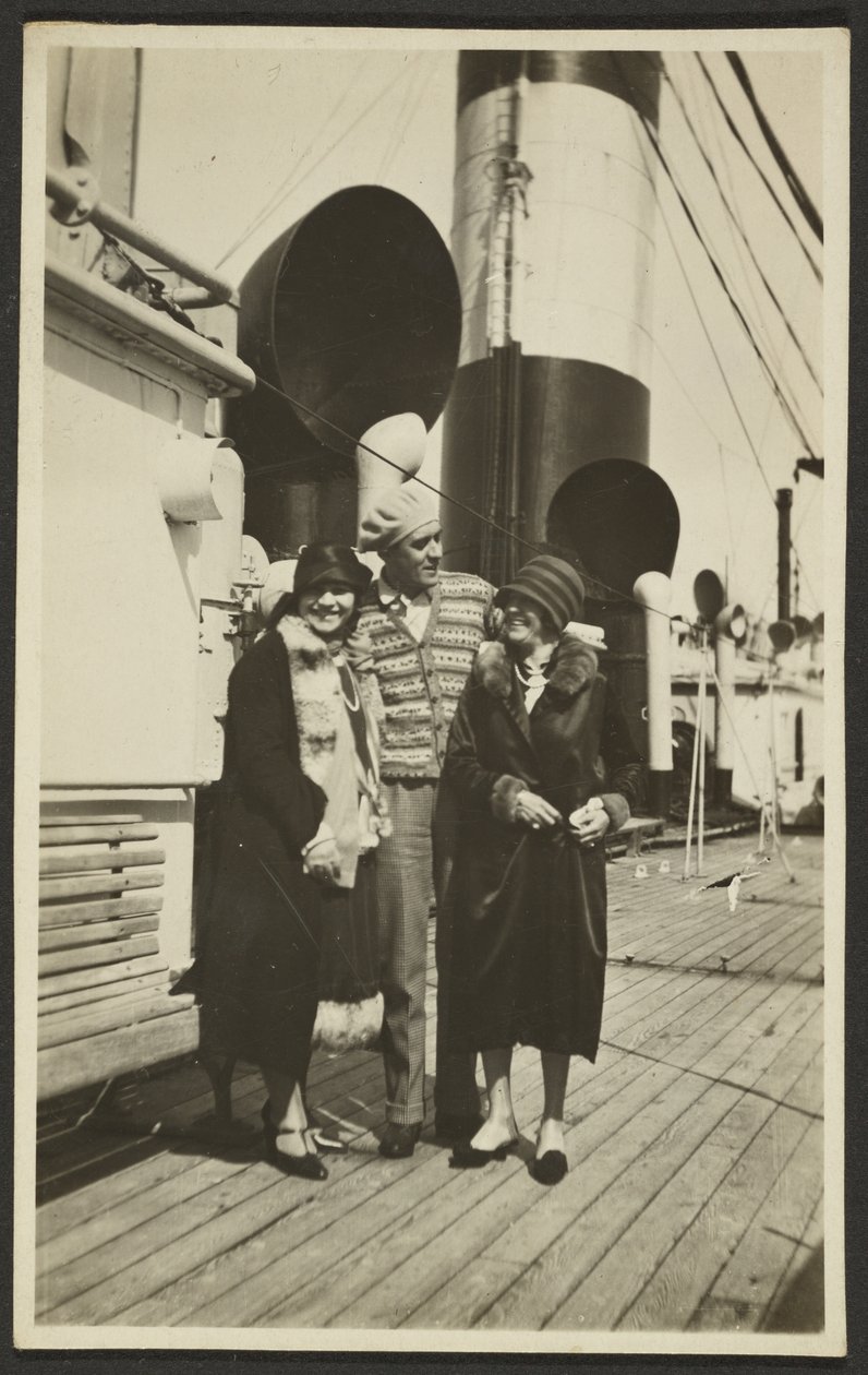 [Homme et femmes sur le bateau] - Fedele Azari