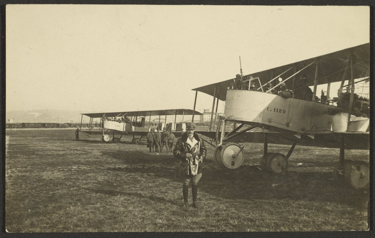 [Homme devant un avion] - Fedele Azari