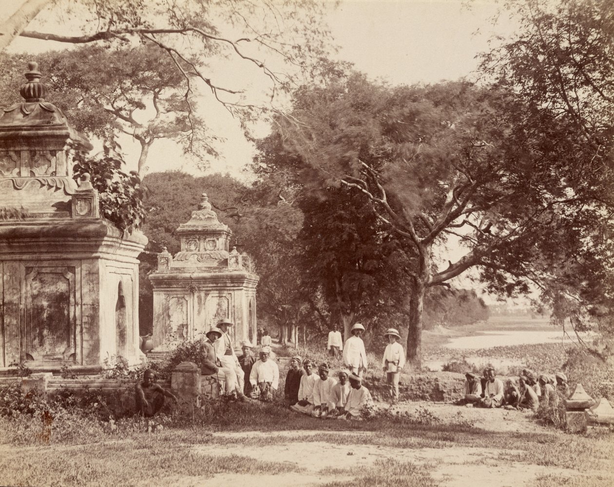 Char royal à Shwebo avec groupe civil - Felice Beato