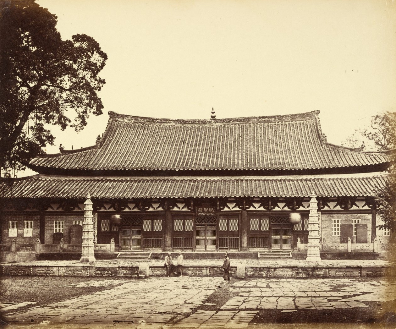 [Temple dans le quartier des Tartares, Canton, Chine] - Felice Beato