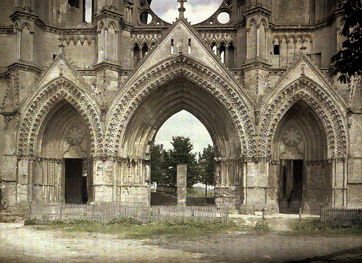 Dégâts causés par les bombes à la cathédrale Saint-Gervais-et-Saint-Protais, Soissons, Aisne, France, 1917 - Fernand Cuville
