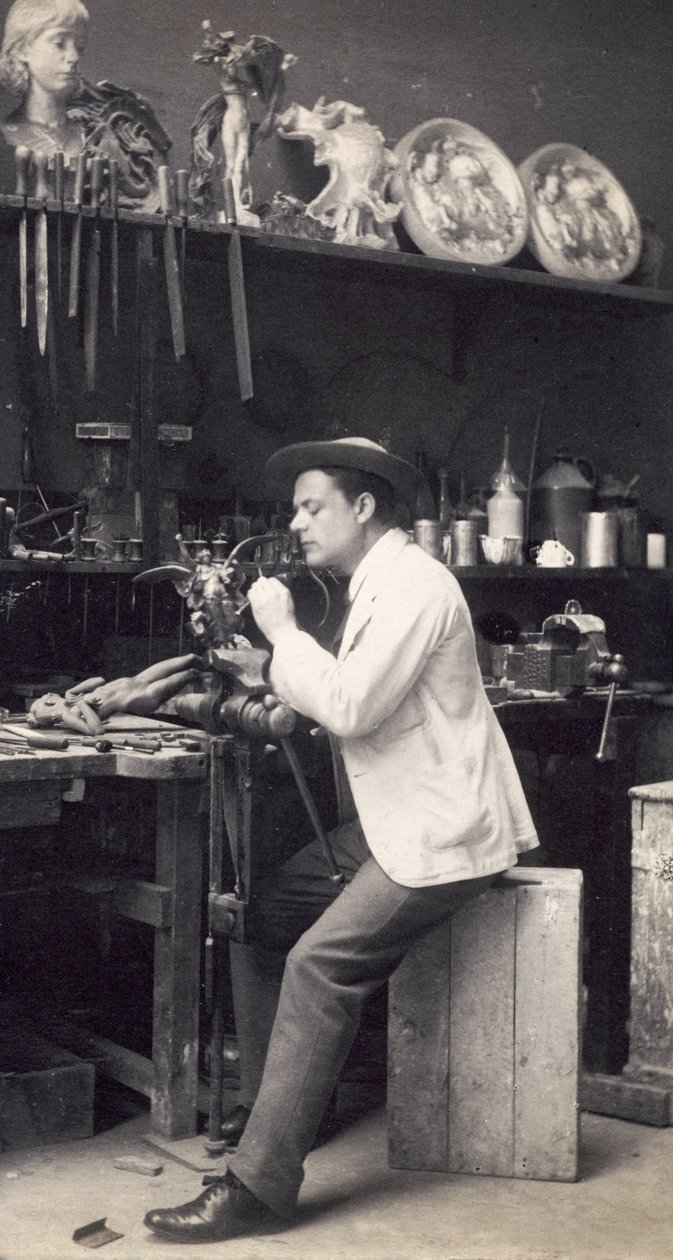 Alfred Gilbert dans son atelier - Frederick Hollyer