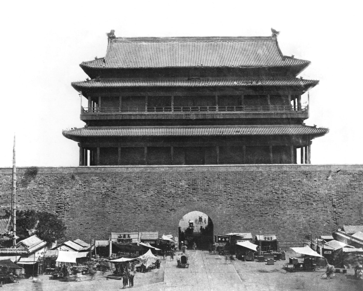 Entrée du mur intérieur, Pékin, Chine, vers 1900 - French Photographer