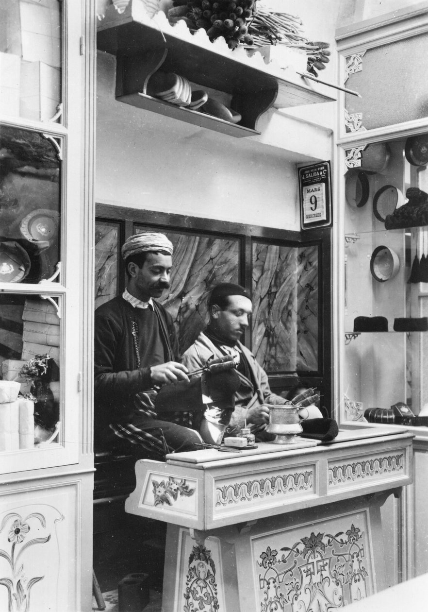 Fabrication de fez, c.1900 - French Photographer