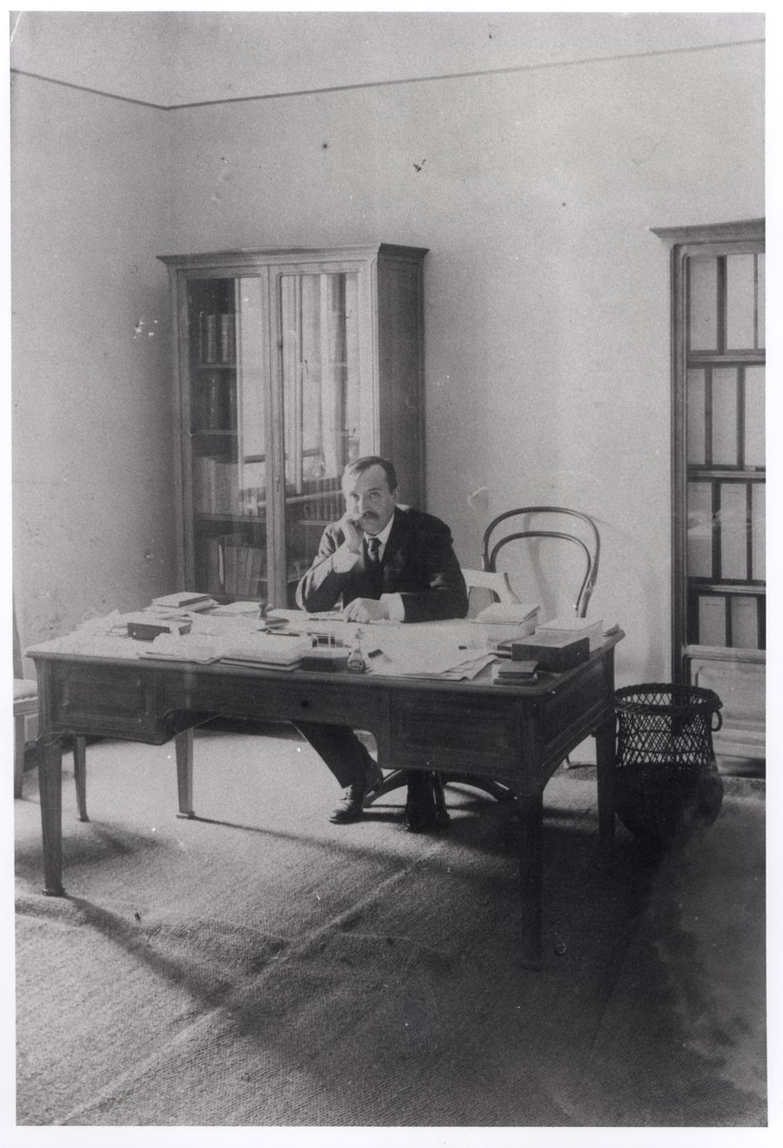 Paul Claudel (1868-1955) dans son bureau à Prague - French Photographer