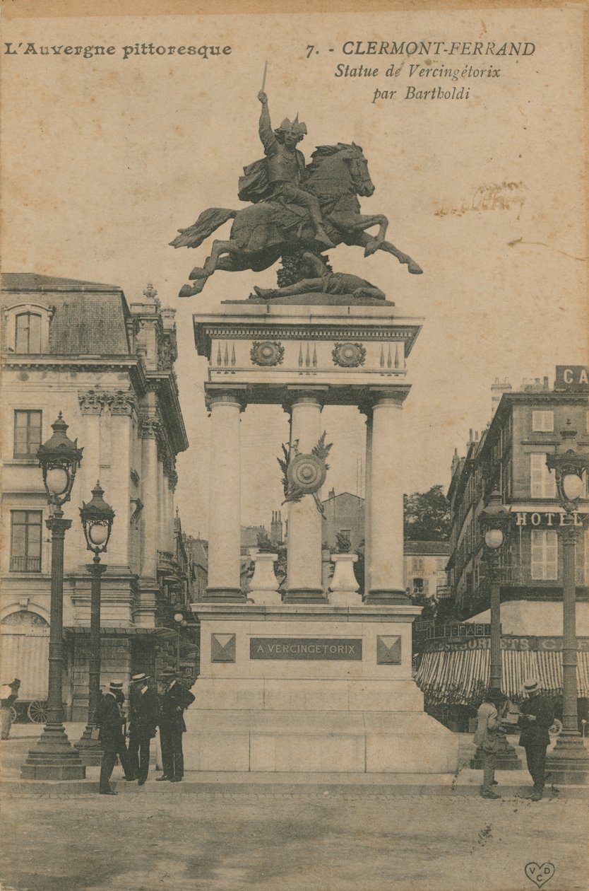 Auvergne pittoresque - statue de Vercingétorix par Bartholdi à Clermont-Ferrand - French Photographer