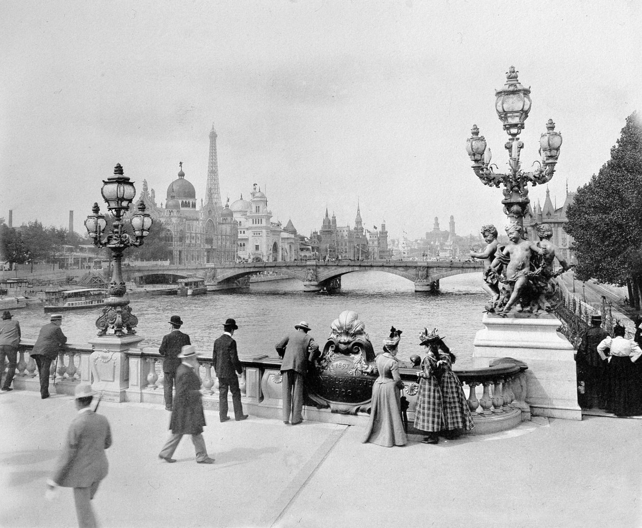 Pont Alexandre III - Exposition Universelle de Paris en 1900 - French Photographer