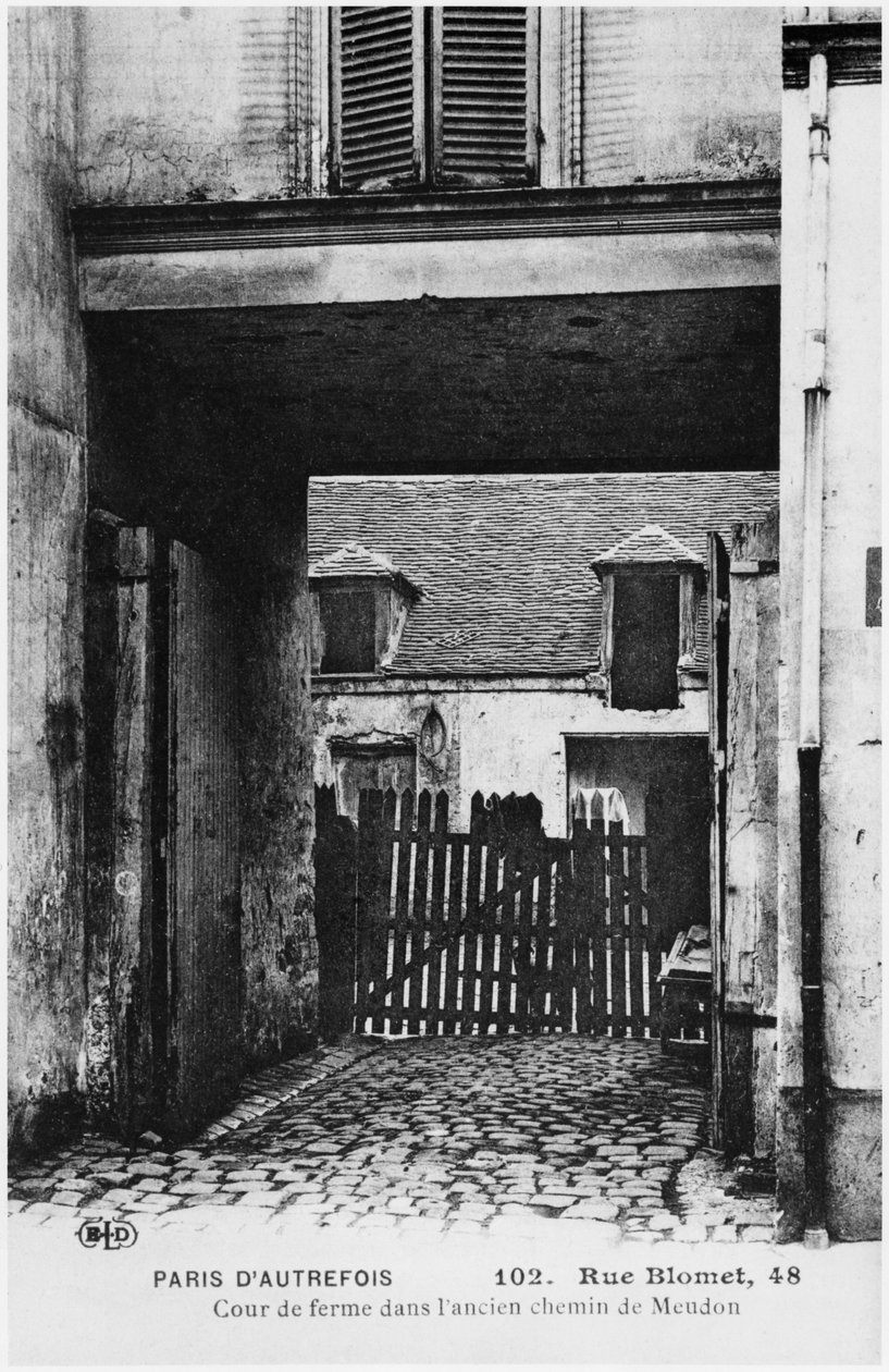 Carte postale représentant la Rue Blomet, Paris, vers 1900 - French Photographer