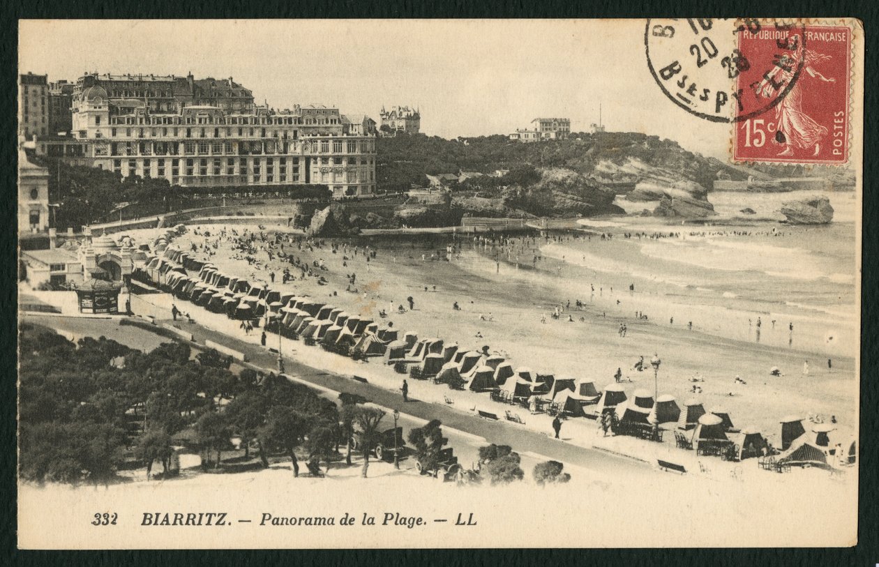 Carte postale représentant la Grande Plage de Biarritz, vers 1900 - French Photographer