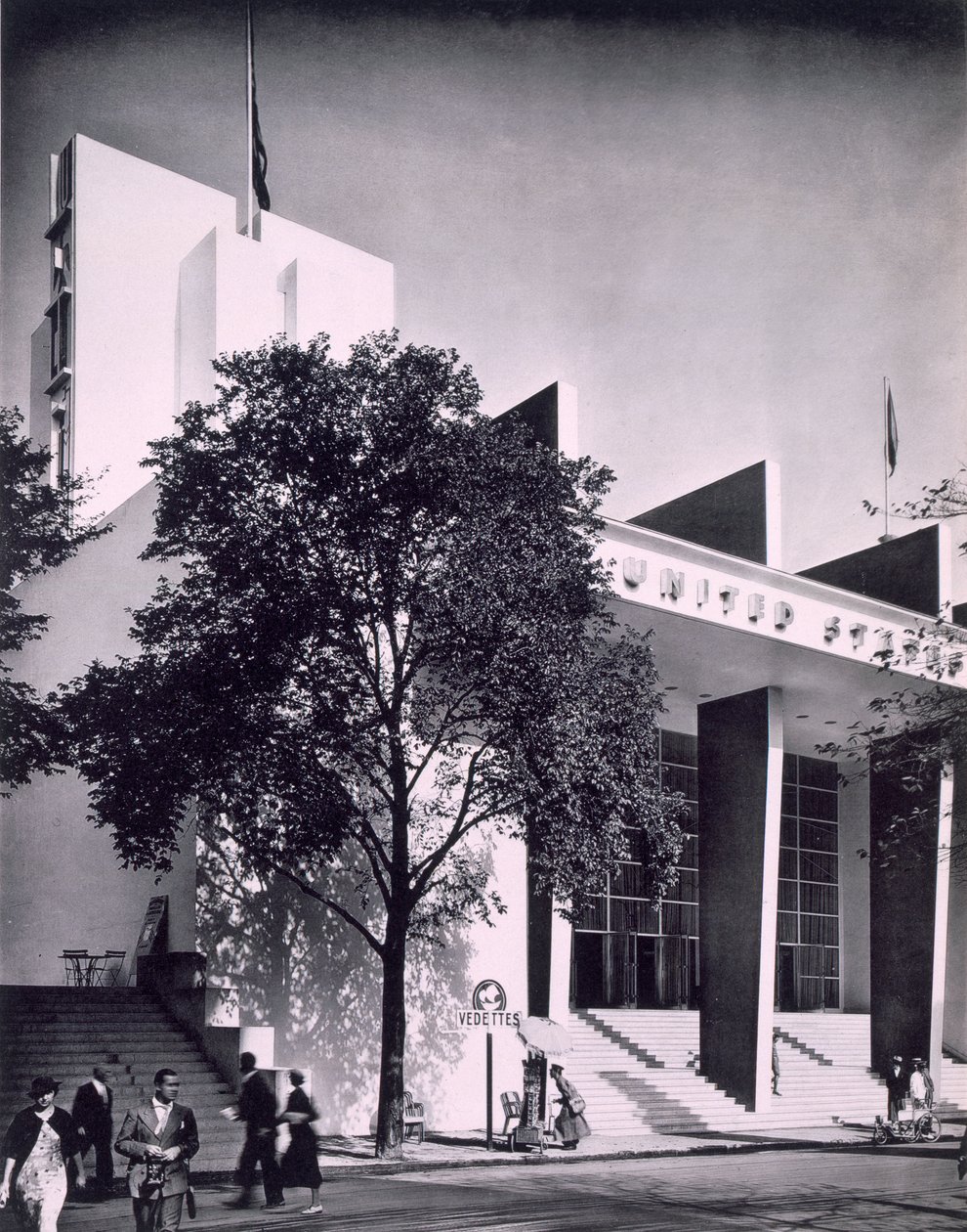 Le bâtiment américain à l