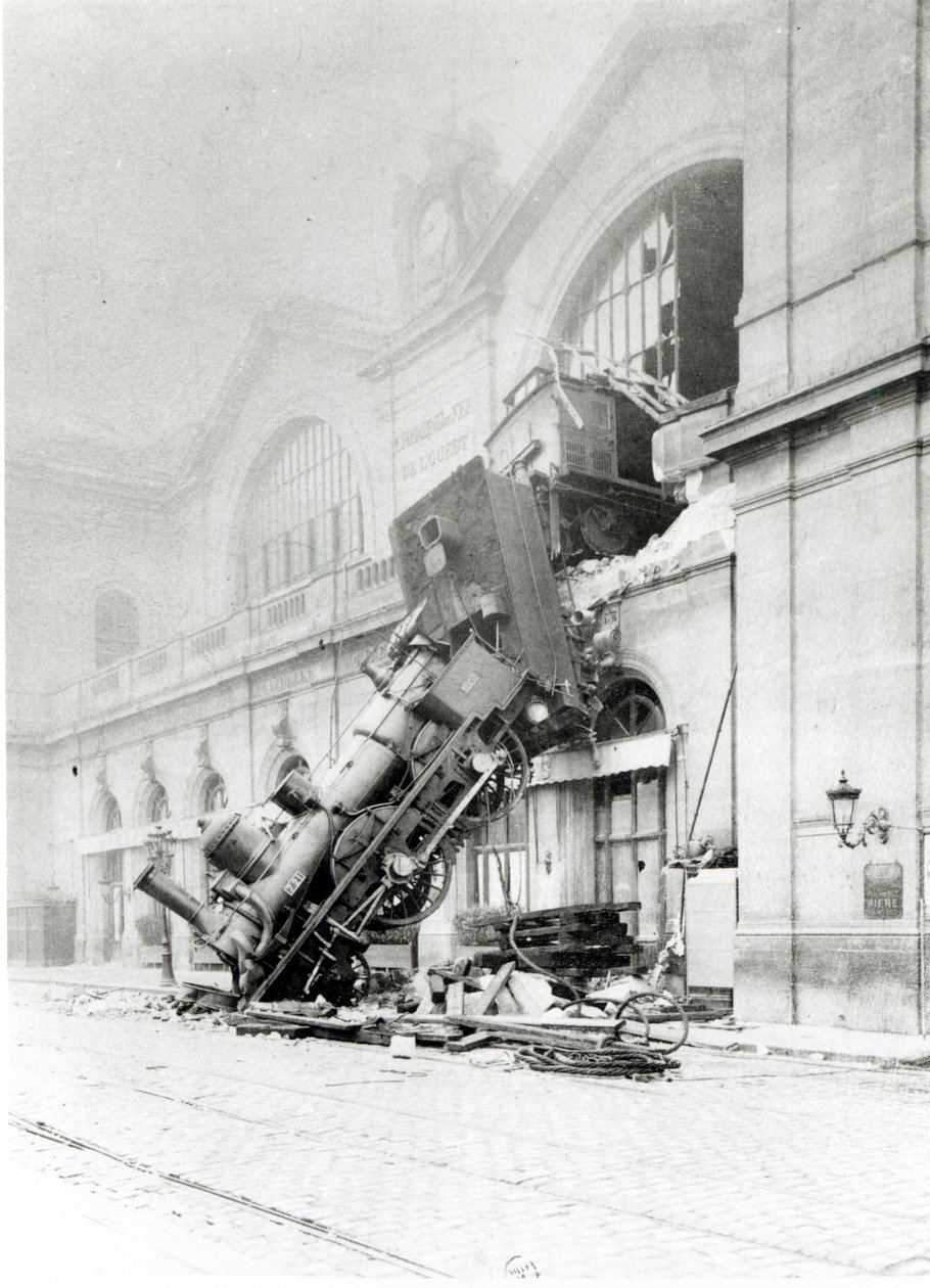 Accident de train à la gare Montparnasse à Paris le 22 octobre 1895 - French Photographer