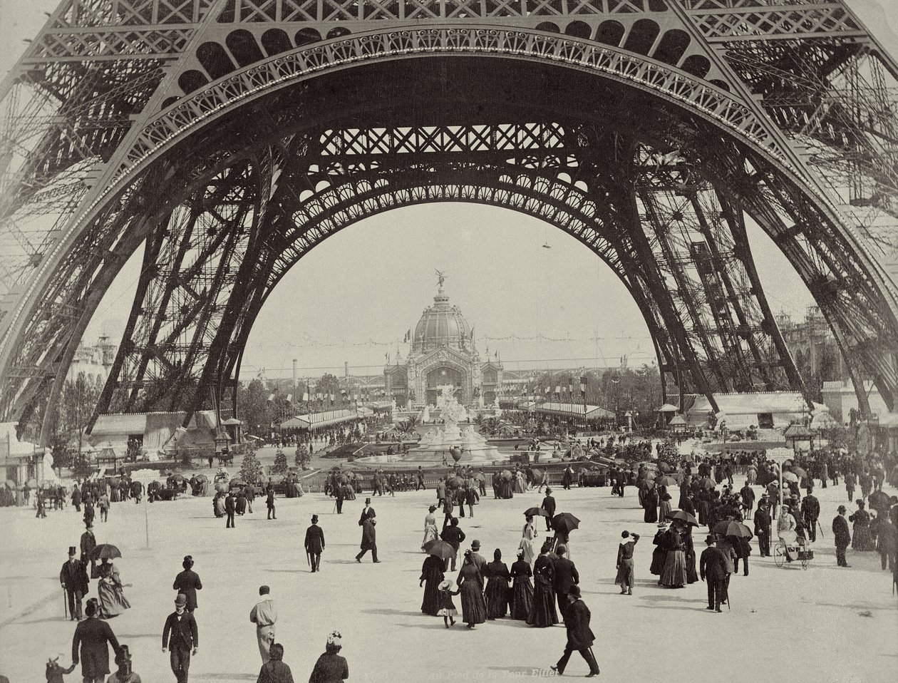 Sous la tour Eiffel, extrait de L