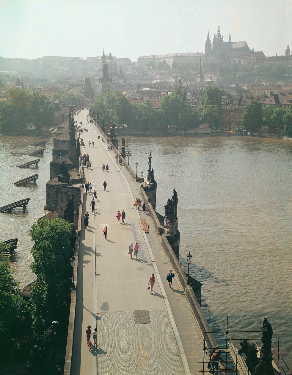 Vue du pont Charles sur la rivière Vltava - French Photographer