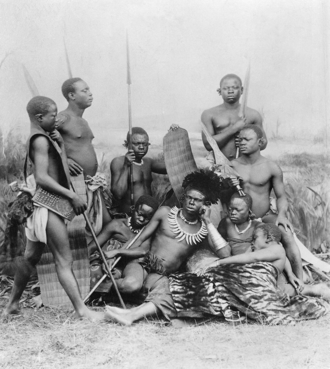 Guerriers, Congo belge, 1894 - French Photographer