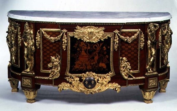 Commode bombée Régence française avec montures en or moulu, 1720 - French School