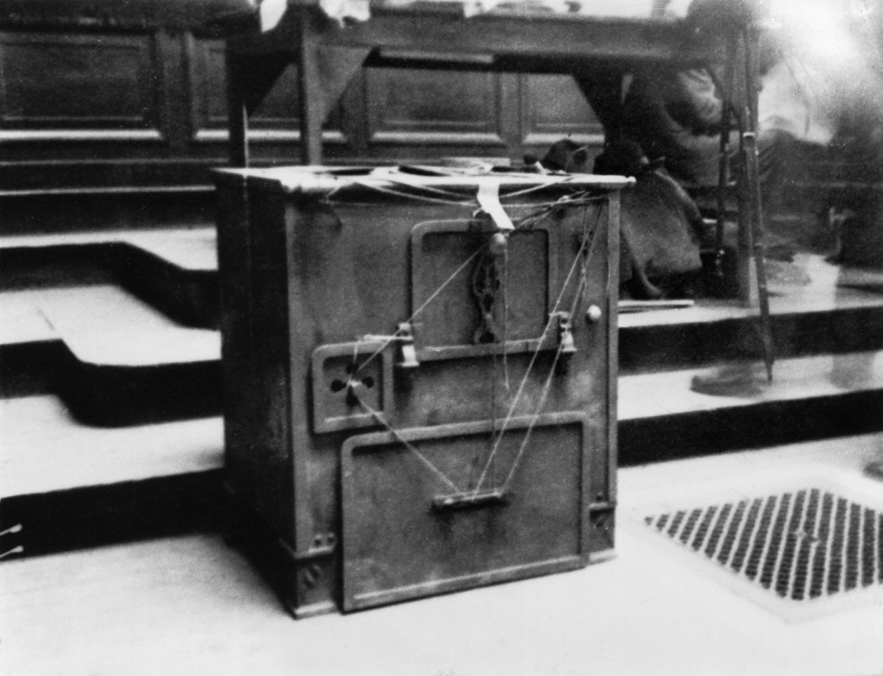 Poêle utilisé par Henri Désiré Landru (1869-1922) - French Photographer