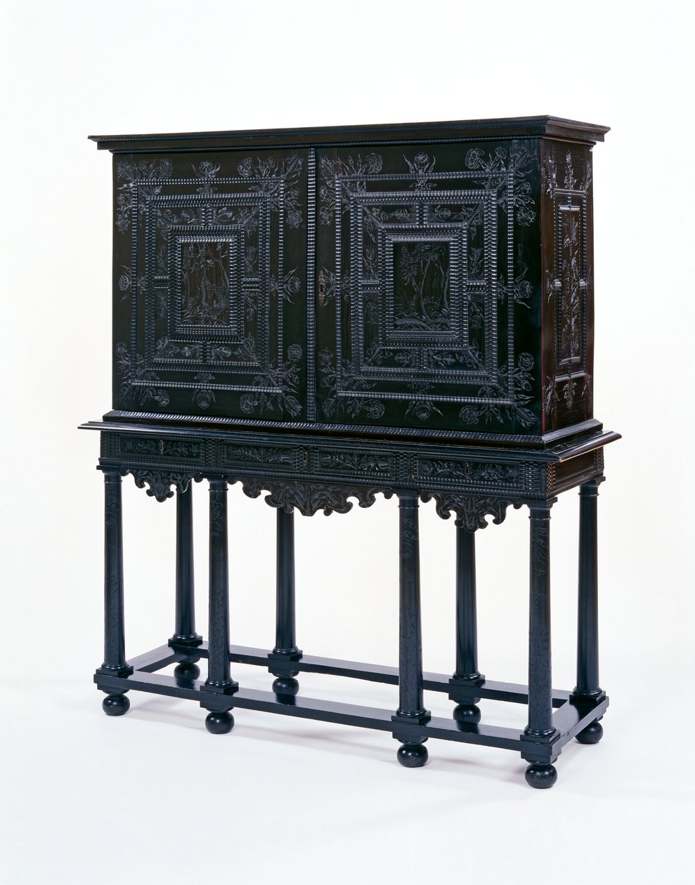 Cabinet - French School