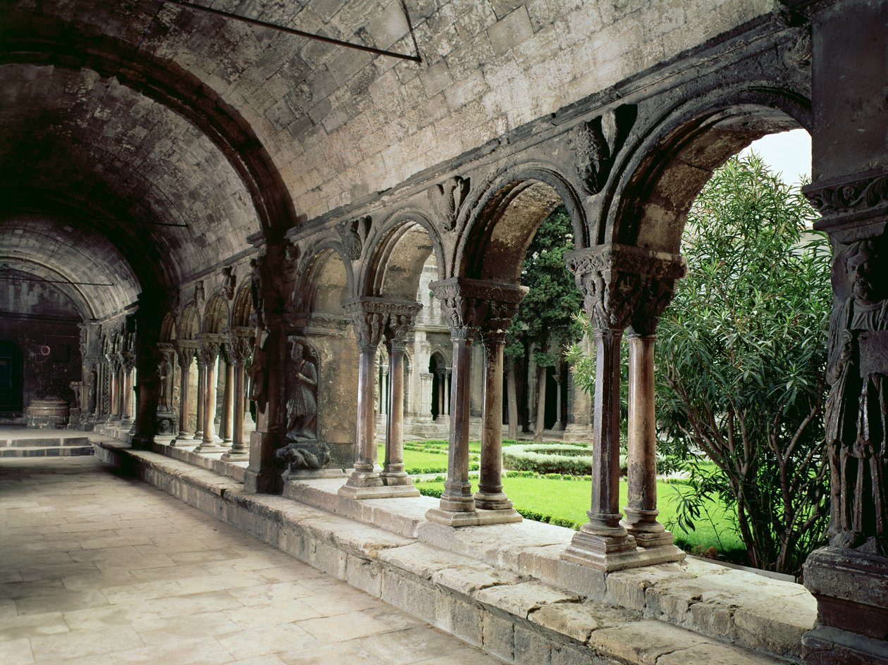 Intérieur du cloître - French School
