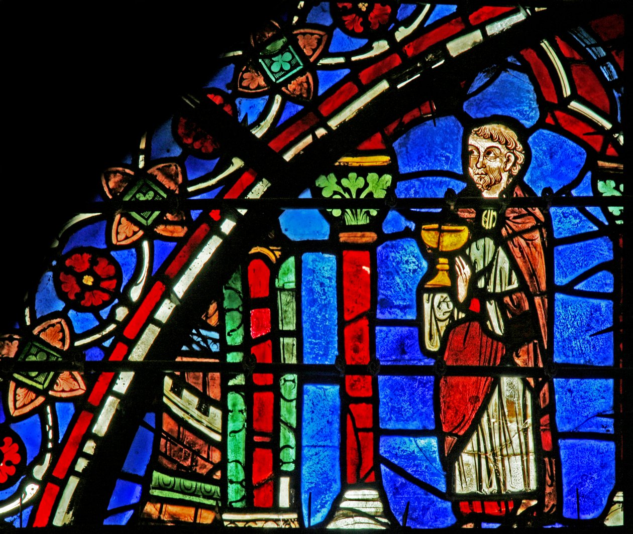 Vitrail de Saint Chéron : prêtre avec calice - French School
