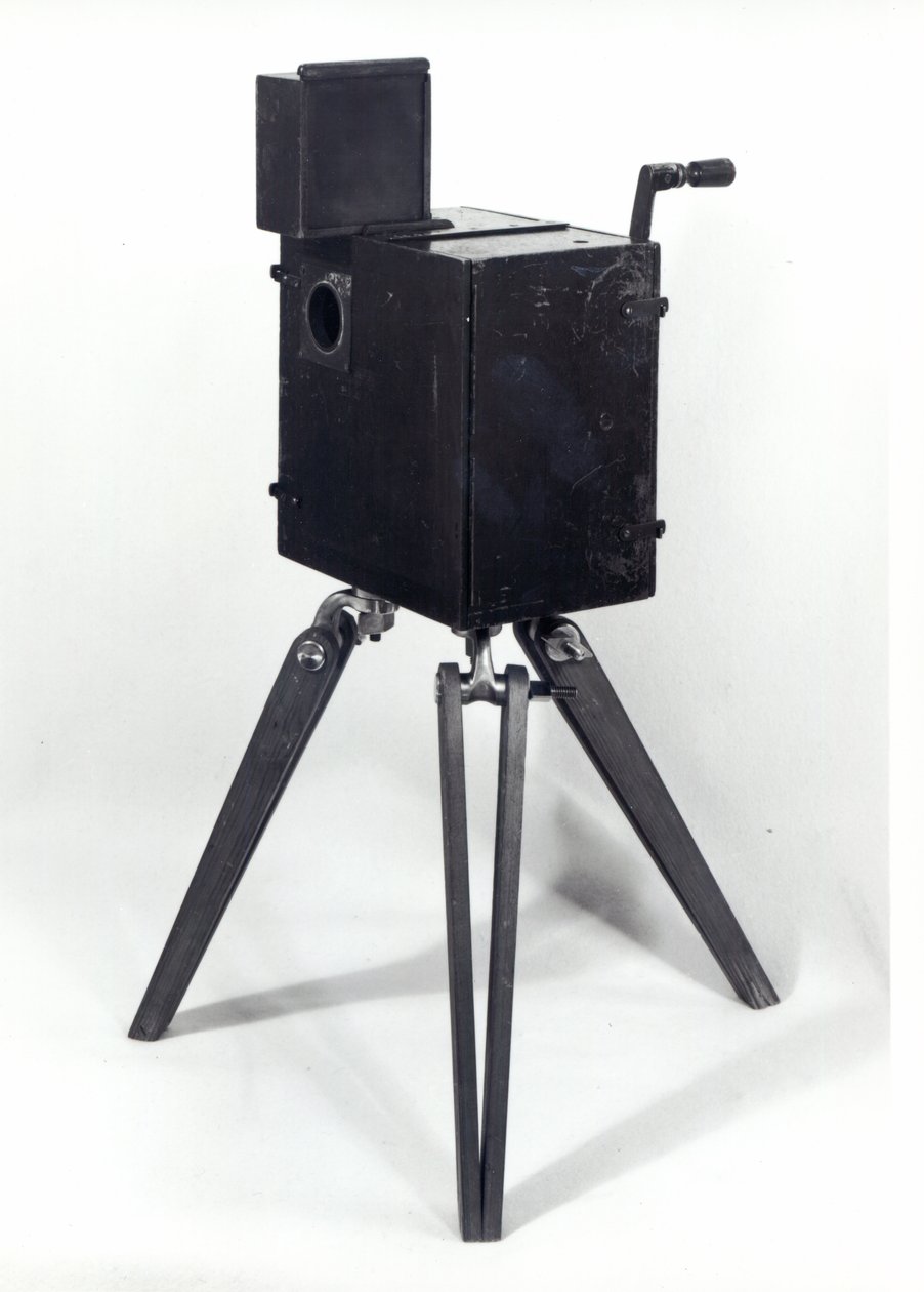 Le premier cinématographe Lumière - French School