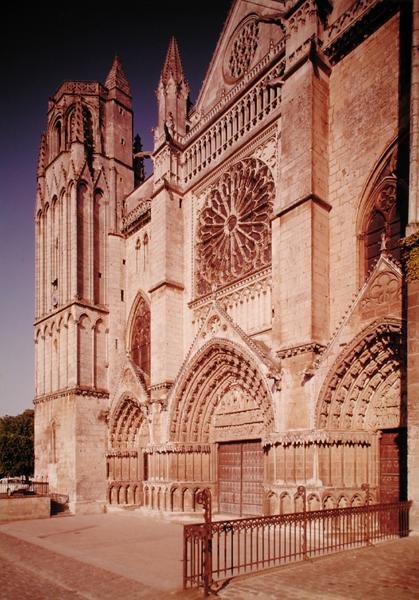 Vue de la façade ouest - French School