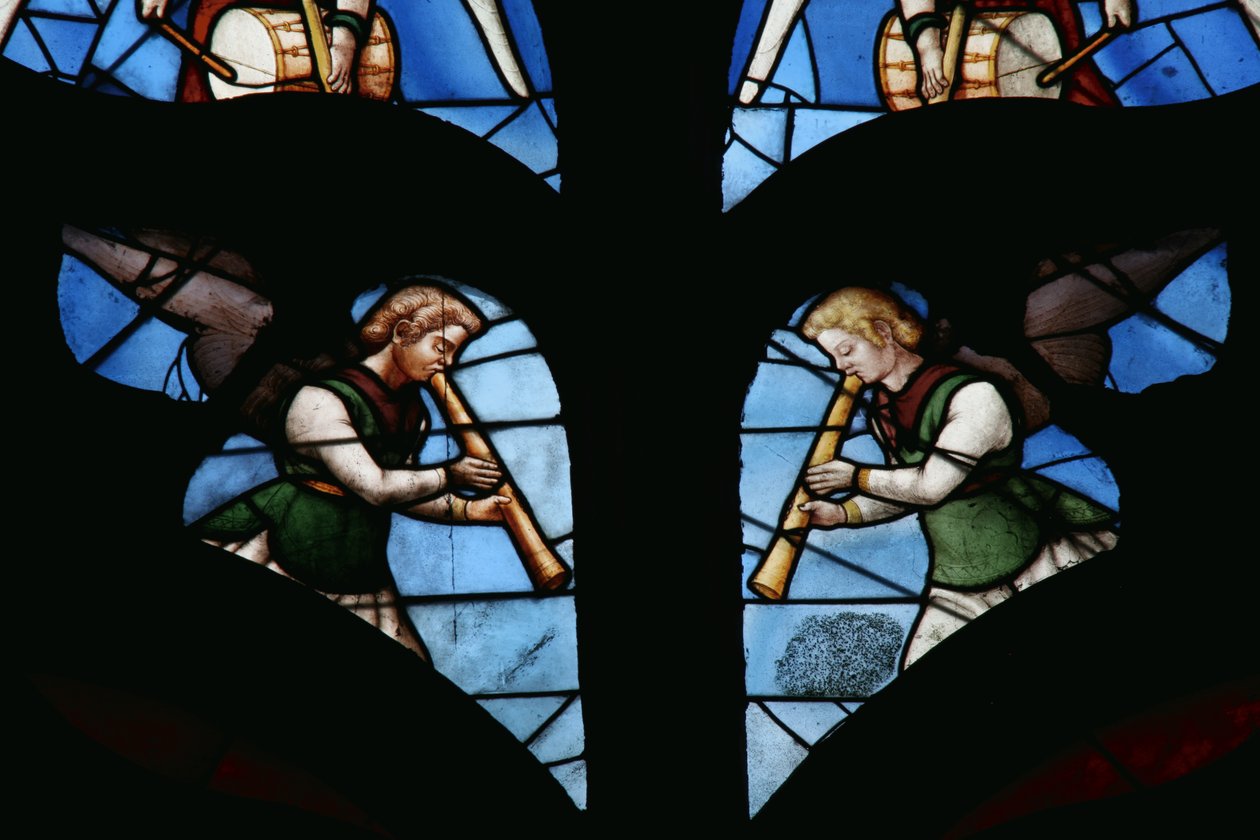 Fenêtre représentant des Anges musiciens - French School
