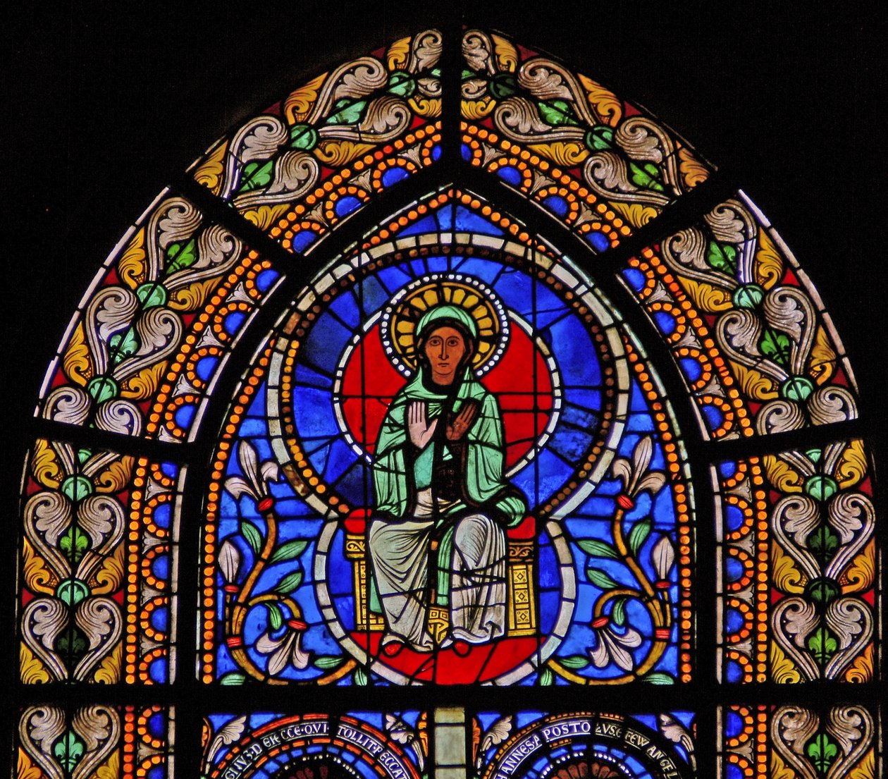 Fenêtre w5 représentant la Vierge Marie - French School