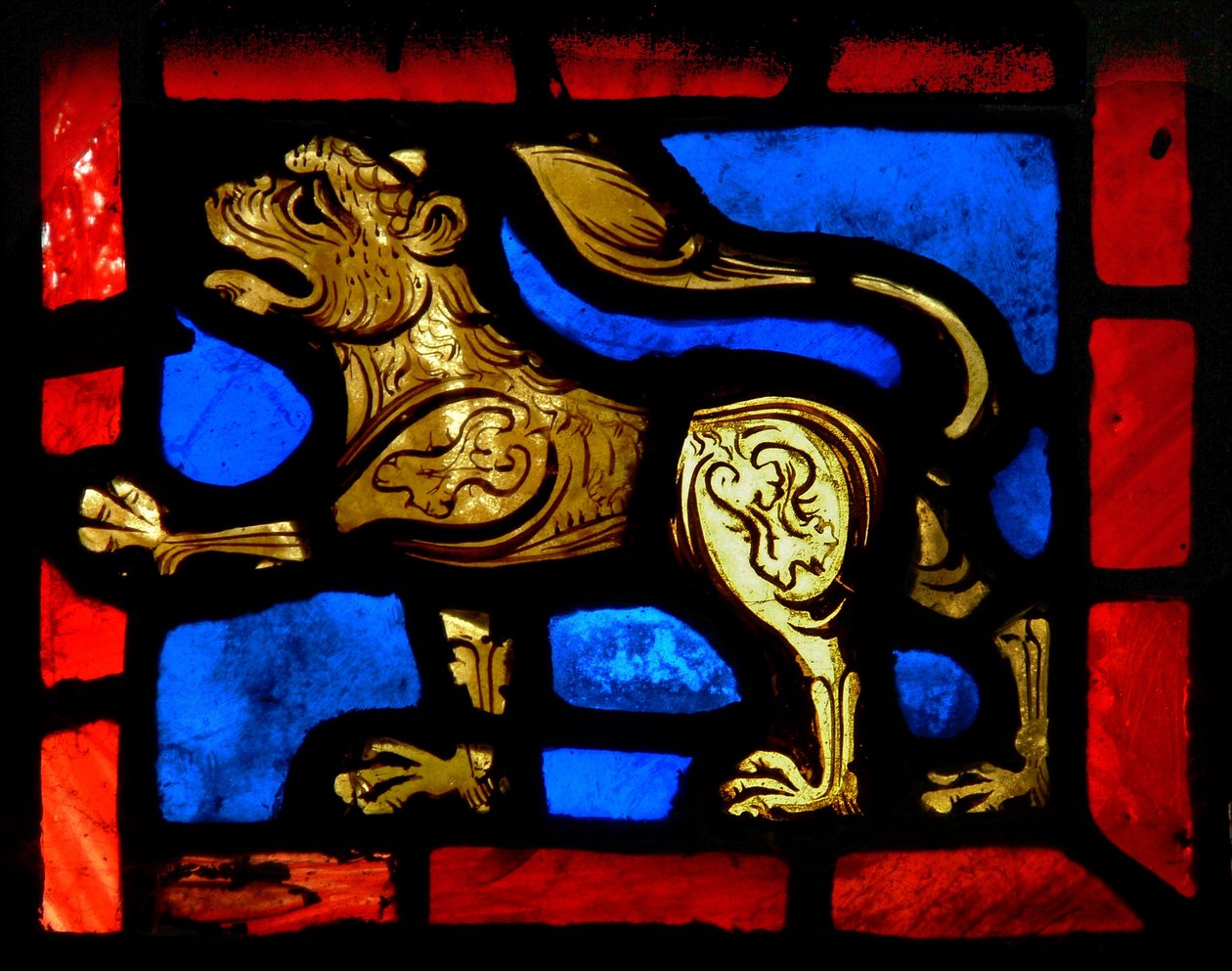 Fenêtre w6 représentant un lion - French School