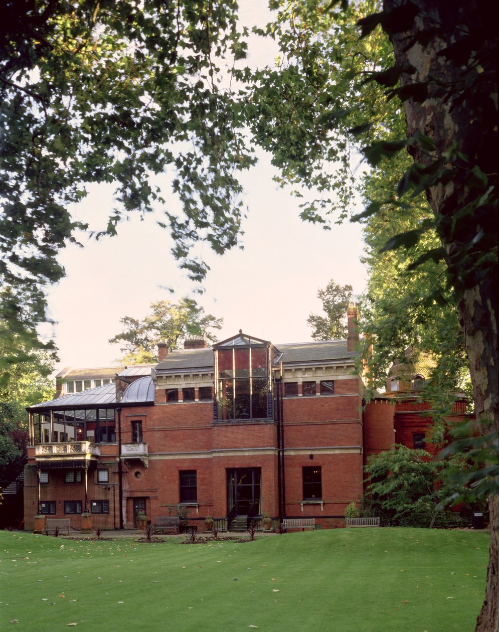 Élévation arrière de la maison et du jardin (construite 1864-79) - George II Aitchison