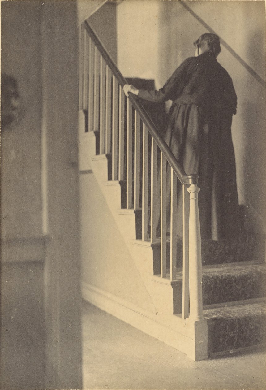 [Femme montant un escalier] - George W. Hewitt